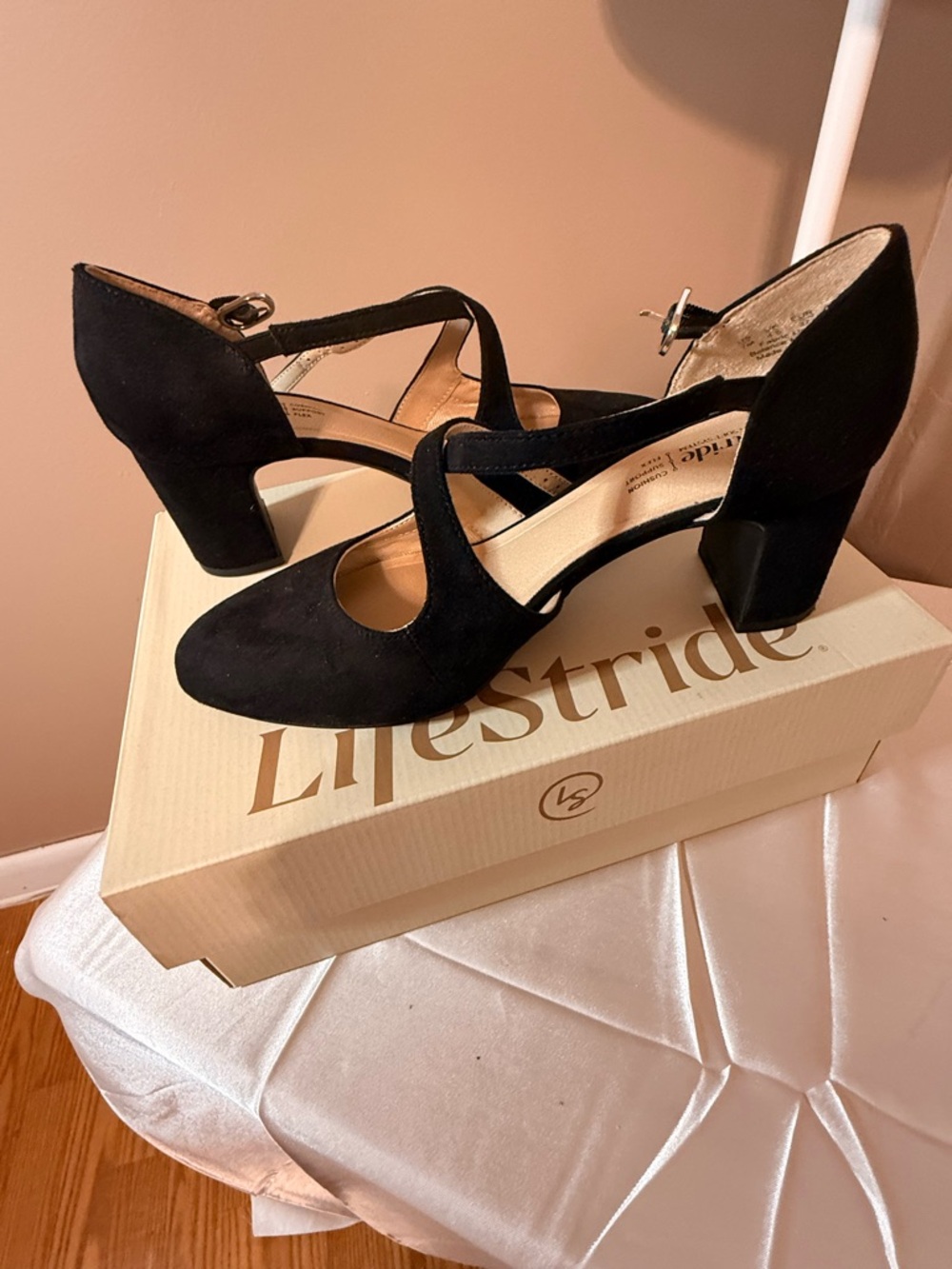 Life Stride Black Suede Cross-Strap Block Heel Pumps Size 7